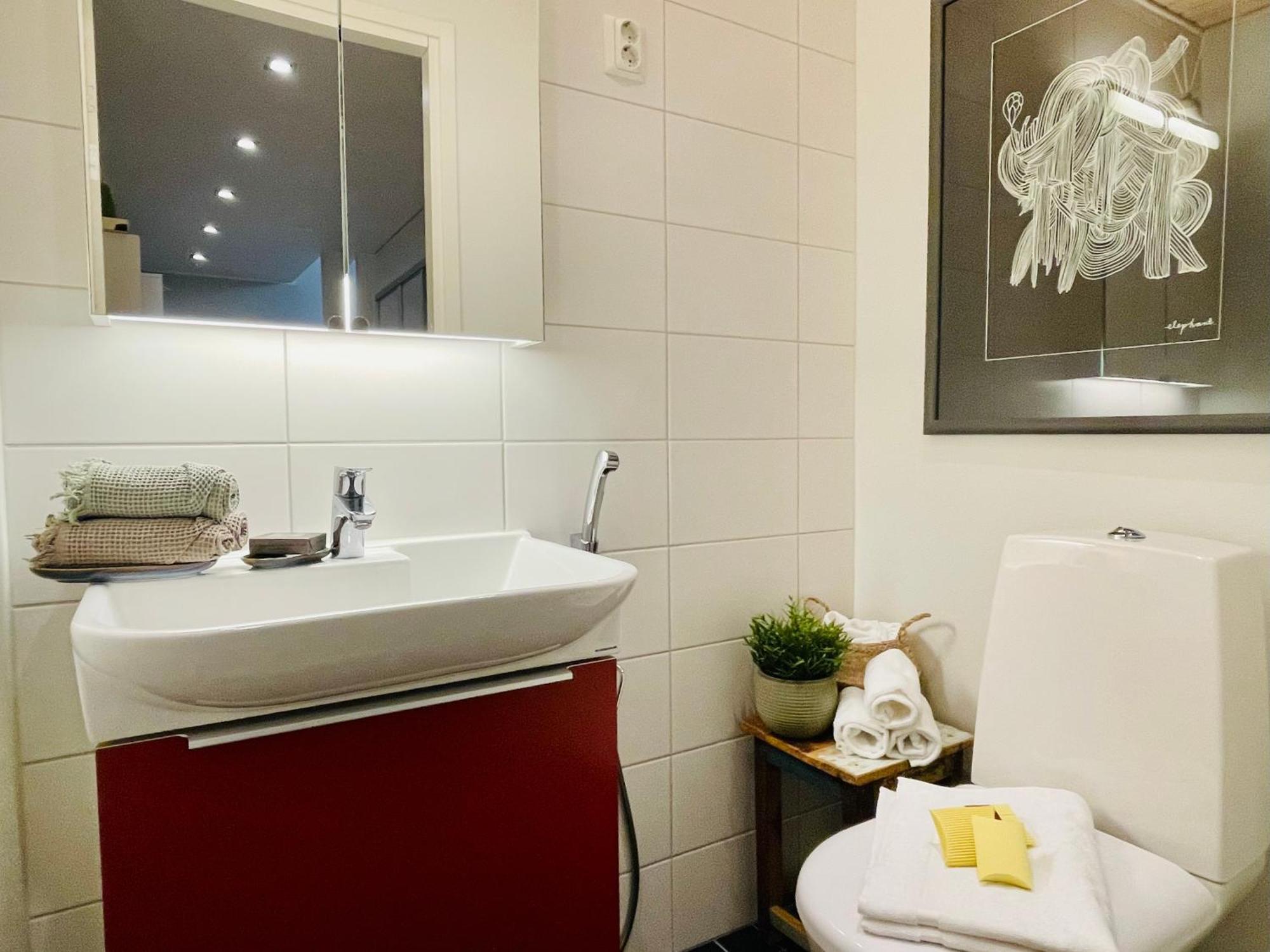 Modern And Cosy 3-bedroom With Private Sauna, In Trendy Kalasatama *